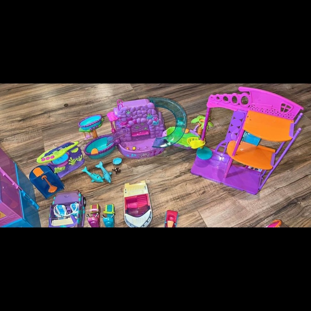 VTG POLLY POCKETS COLLECTION 290+ PIECES 2000's HOUSE ,CAR,BOAT, POOL-CARS- EUC! - Picture 6 of 6